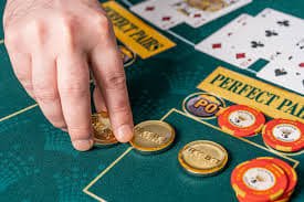 toto98 togel UFC sportsbook interface showing fighter statistics and game information